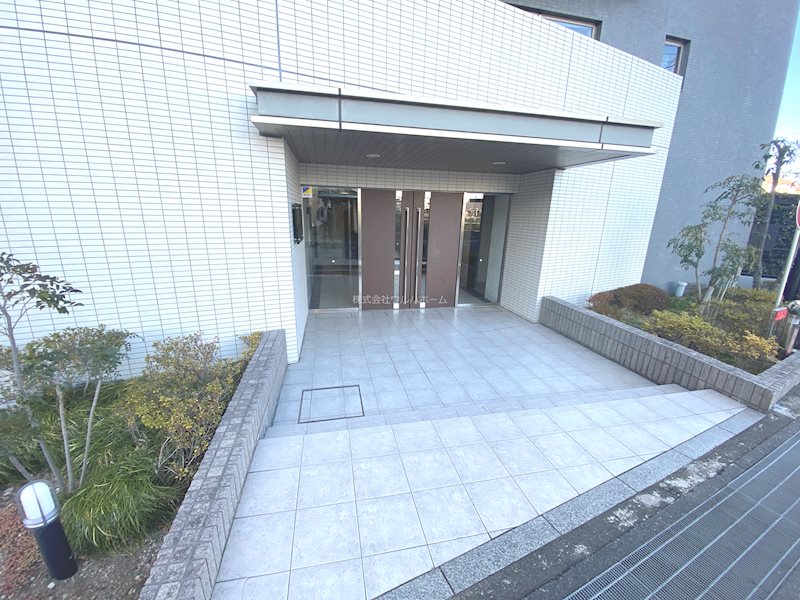 レーベンハイム坂戸フューレ     共用部写真（エントランス）