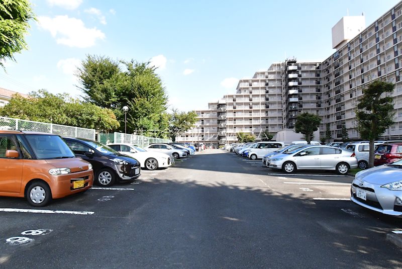 コンドミニアム坂戸　     共用部写真（駐車場）