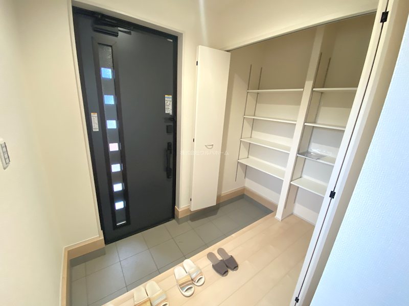 川越下小坂　4号棟   現地写真（玄関）