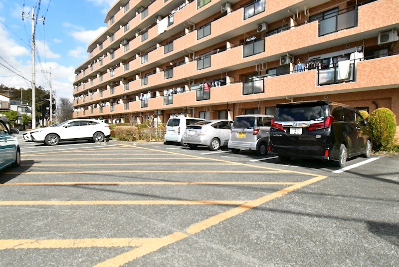 ライオンズガーデン若葉   共用部写真（駐車場）