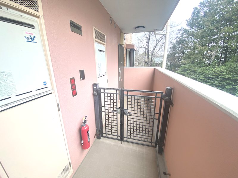 ライオンズガーデン若葉   現地写真（玄関）