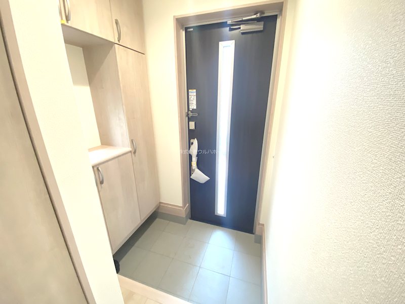 川越市的場576番　A号棟  現地写真（玄関）