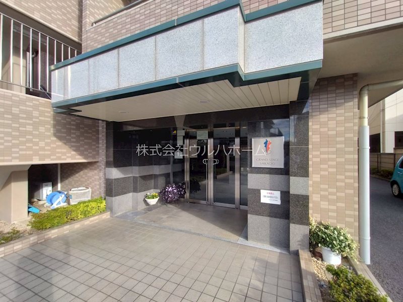 グランステージ坂戸    共用部写真（エントランス）