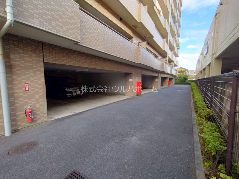 グランステージ坂戸    共用部写真（駐車場）