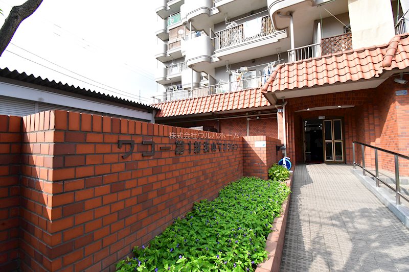 ワコー第一新狭山マンション    共用部写真（エントランス）