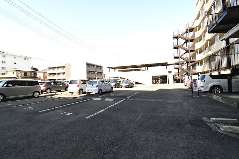 若葉グリーンプラザ弐番館   共用部写真（駐車場）