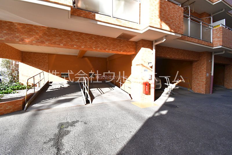 ライオンズマンション本川越第2 共用部写真（駐車場）