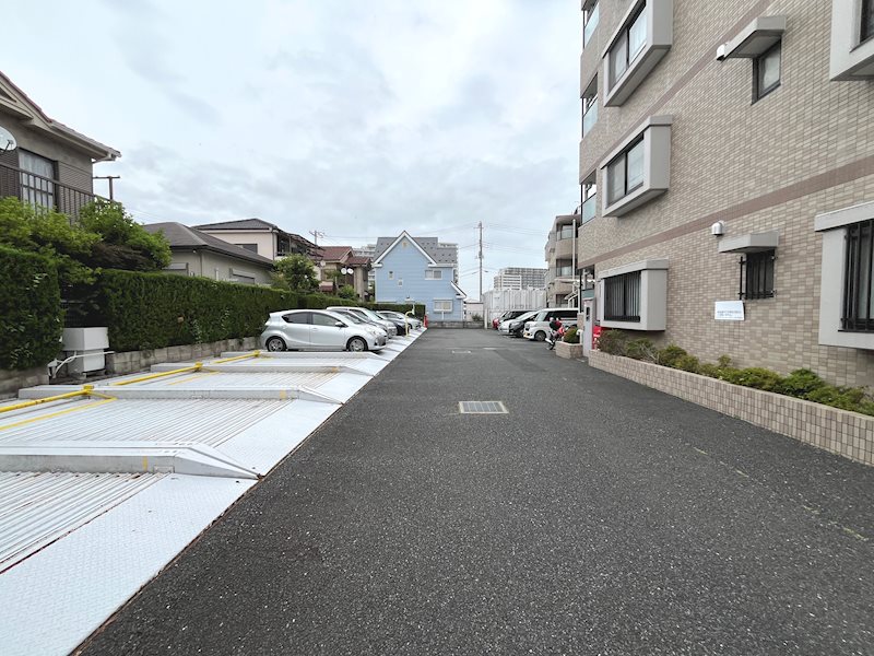 ライオンズマンション川越南古谷第3 共用部写真（駐車場）