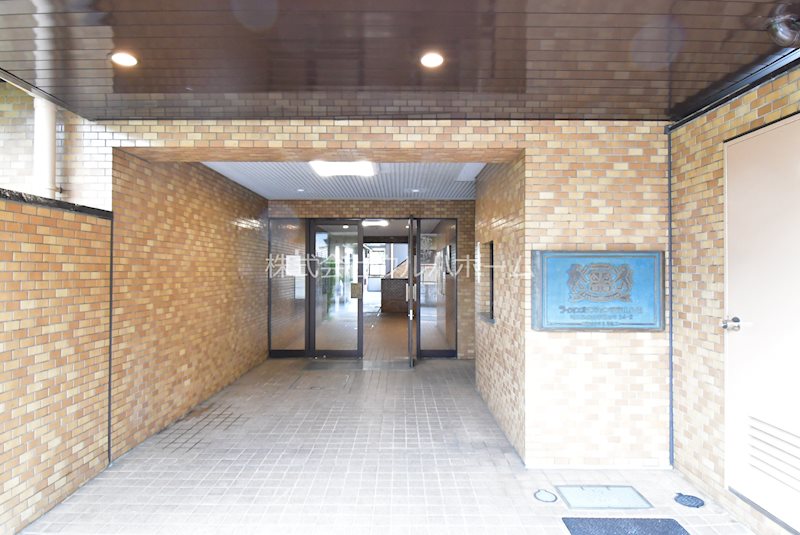 ライオンズマンション稲荷山公園　  共用部写真（エントランス）