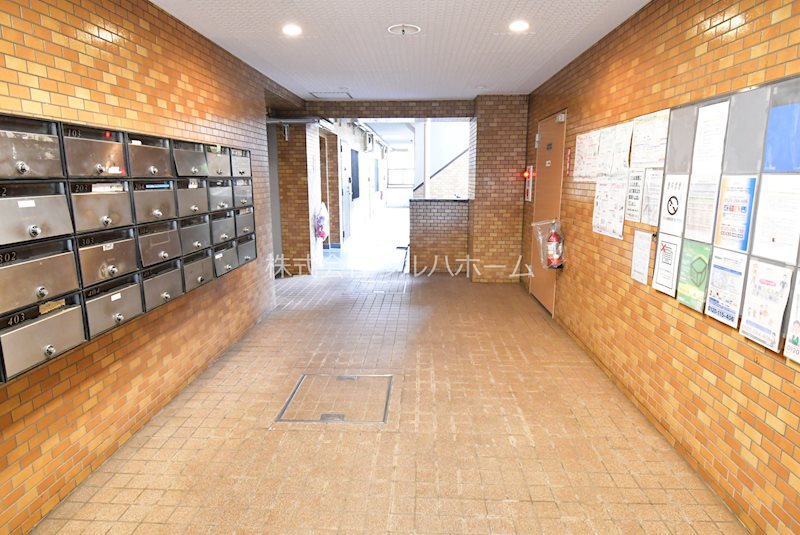 ライオンズマンション稲荷山公園　  共用部写真（エントランス）
