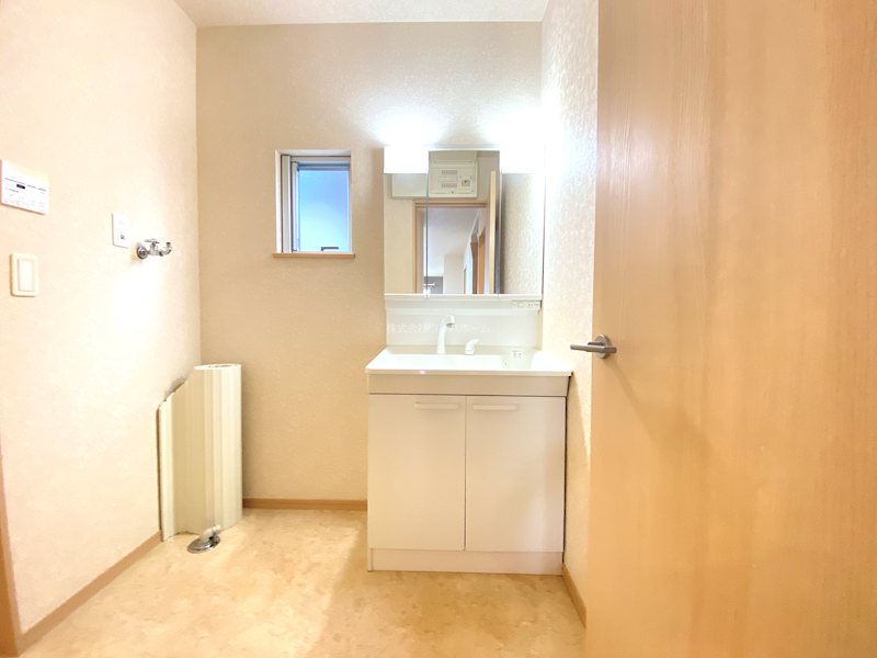 川越市的場　中古戸建  内観写真（洗面台・洗面所）