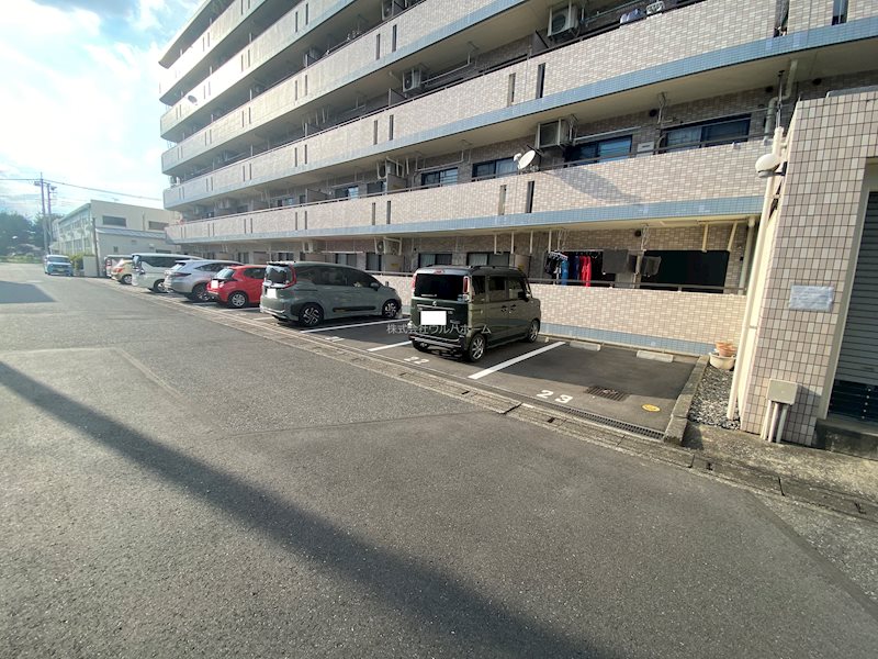 カザベーラ坂戸   共用部写真（駐車場）