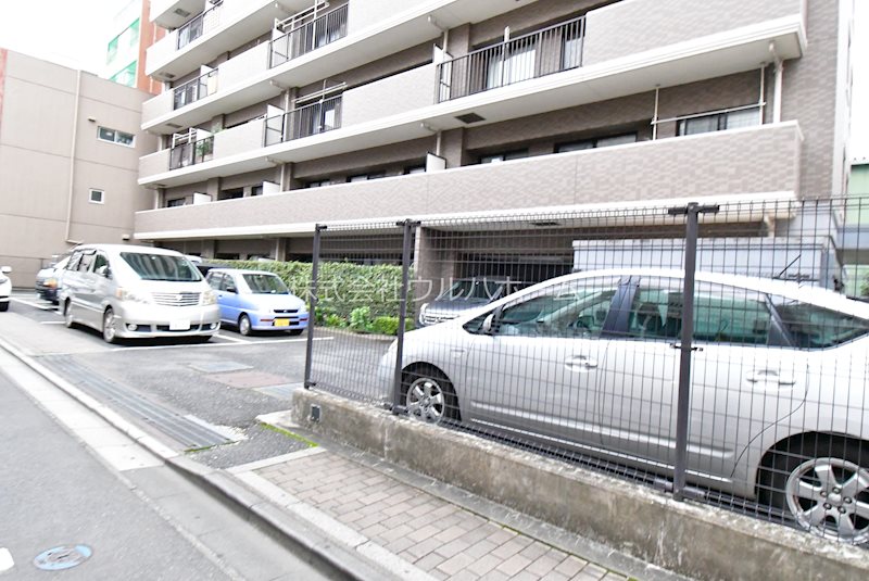 ベルシャトゥ上福岡    共用部写真（駐車場）