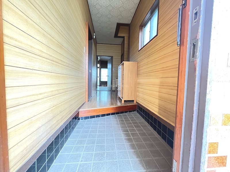 鶴ヶ島市上広谷　中古戸建 現地写真（玄関）