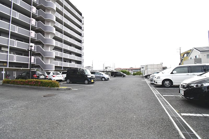 アステール川越  共用部写真（駐車場）