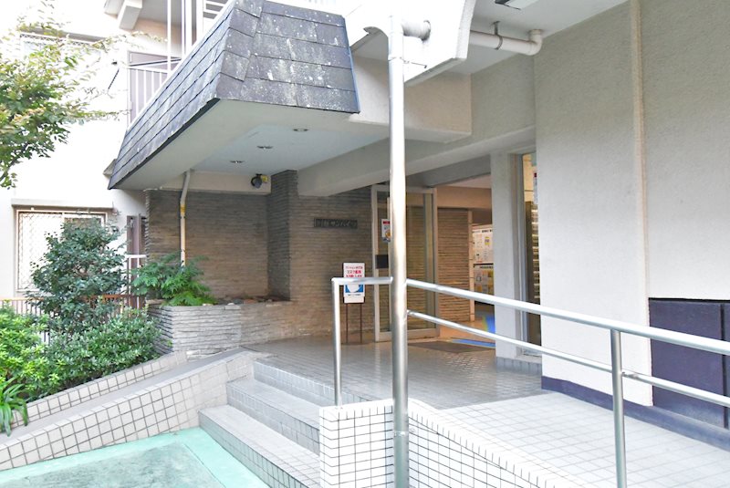 川越サンハイツ    共用部写真（エントランス）