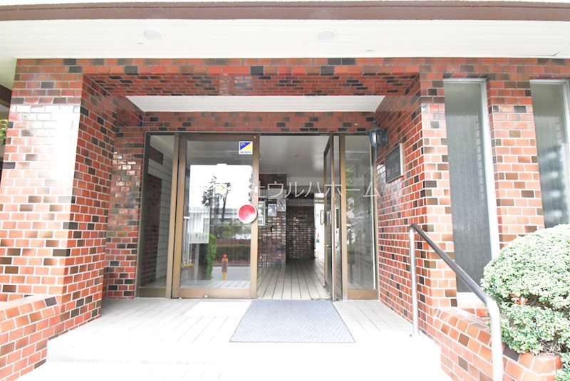 ニューライフマンション鶴ヶ島　  共用部写真（エントランス）