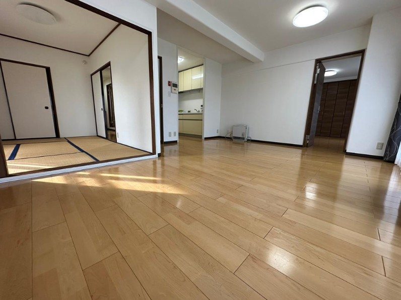 シャルム京橋 内観写真（リビング）