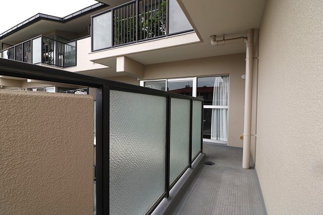 京橋グリーンハイツ三号棟 現地写真（バルコニー）