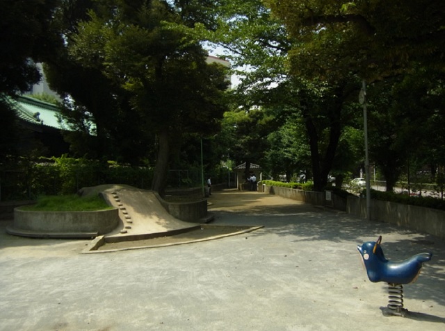 ＣＯＮＯＥ本郷三丁目 公園