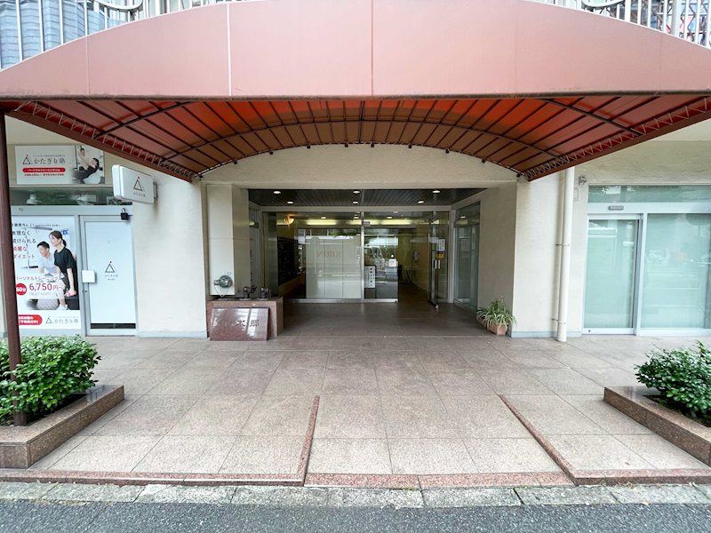 ファミール本郷 共用部写真（エントランス）
