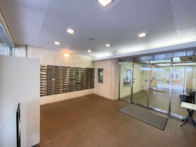 ファミール本郷 共用部写真（エントランス）