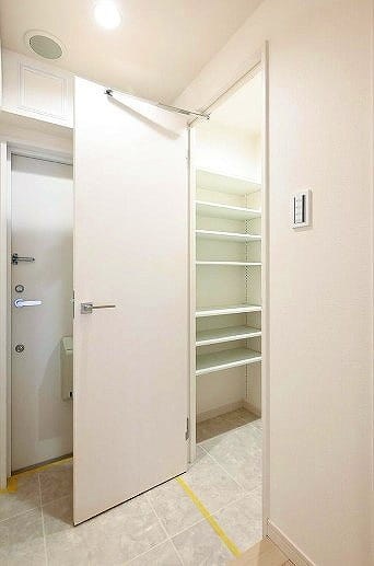 ファミール本郷 内観写真（収納）