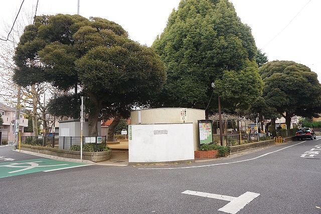 ヴィラロイヤル文京西片 公園