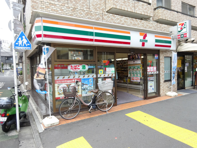 プレジデントハイツ根津 コンビニ