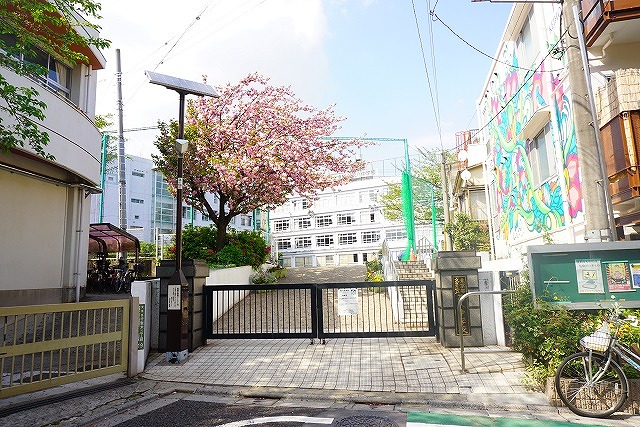 プレジデントハイツ根津 中学校