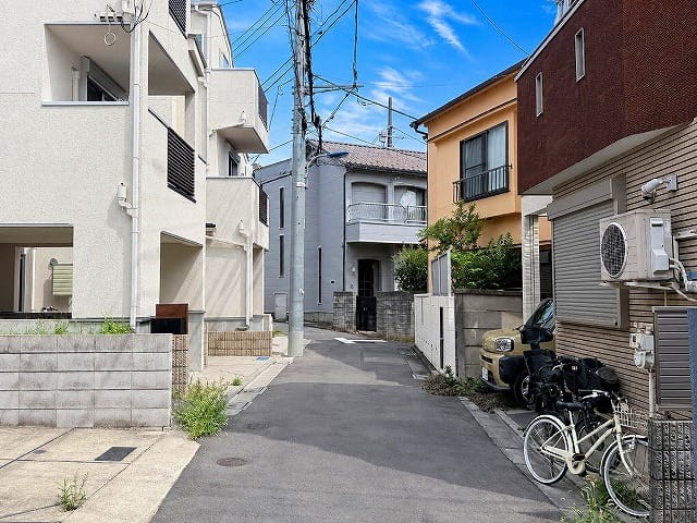北区滝野川4丁目　中古戸建 現地写真（前面道路含む現地写真）