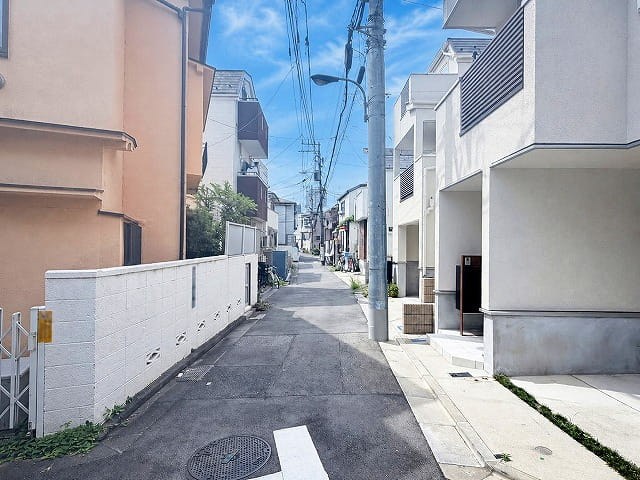 北区滝野川4丁目　中古戸建 現地写真（前面道路含む現地写真）