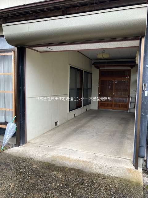 横手市雄物川町大沢　中古住宅 現地写真（駐車場）