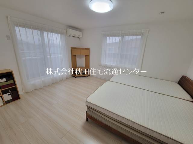 桜台三丁目　中古住宅 内観写真（リビング以外の居室）