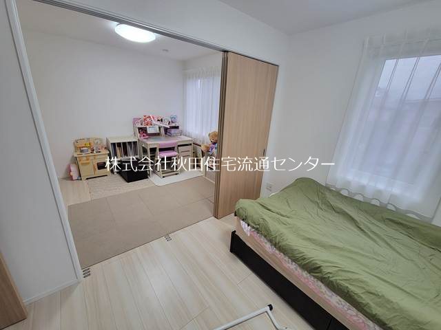 桜台三丁目　中古住宅 内観写真（リビング以外の居室）