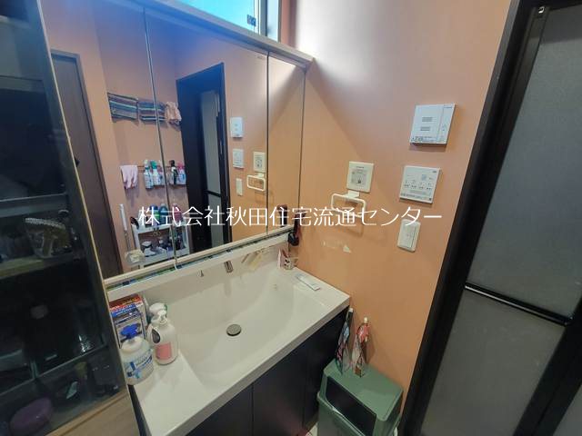 御所野堤台二丁目　中古住宅 内観写真（洗面台・洗面所）
