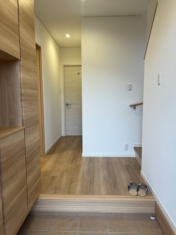 西方２丁目中古戸建 現地写真（玄関）