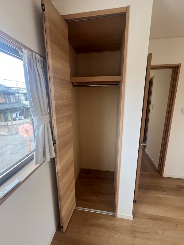 西方２丁目中古戸建 内観写真（収納）