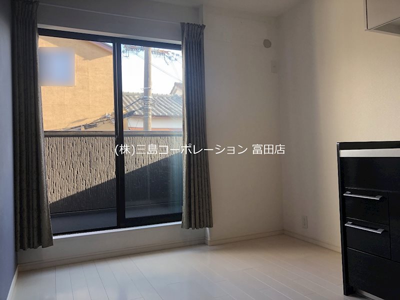 DK約6帖 南向きです 高槻市松川町 築浅中古一戸建 その他