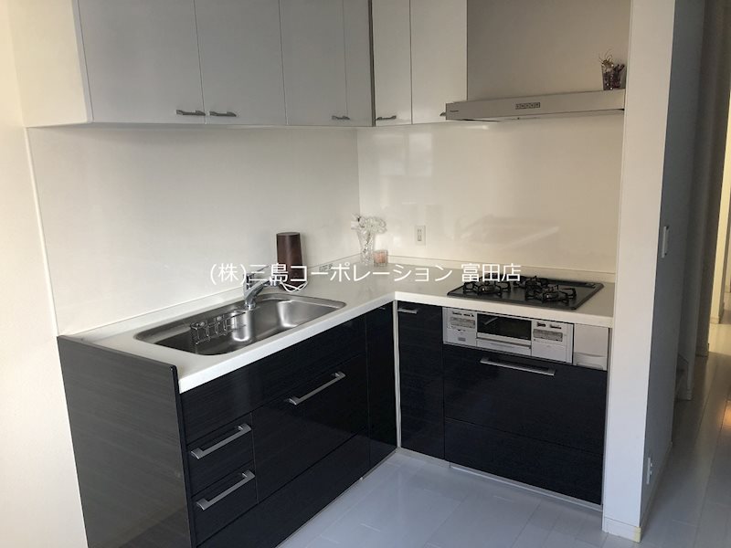 家事動線が効率的なL型キッチン 高槻市松川町 築浅中古一戸建 その他