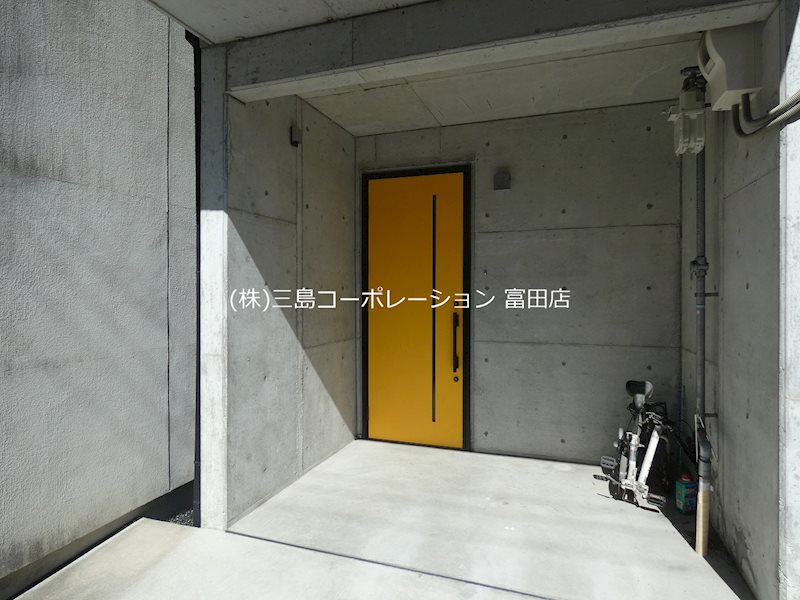 玄関 高槻市松川町 築浅中古一戸建 その他