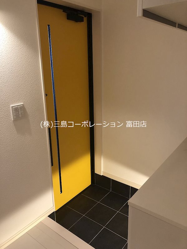 玄関 高槻市松川町 築浅中古一戸建 その他