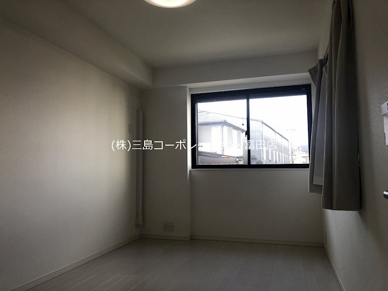 洋室約7.5帖 床暖房設置 高槻市松川町 築浅中古一戸建 その他