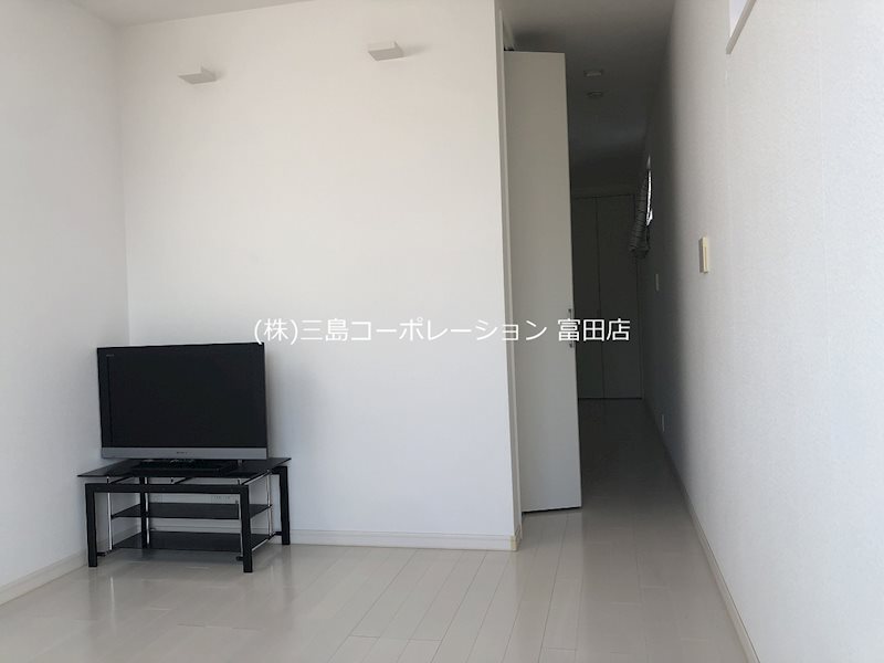 南側 洋室約6帖 床暖房設置 高槻市松川町 築浅中古一戸建 その他