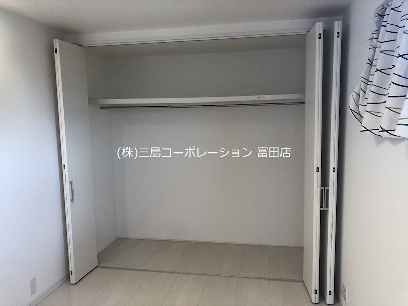 北側 洋室約6帖 クローゼット 高槻市松川町 築浅中古一戸建 その他