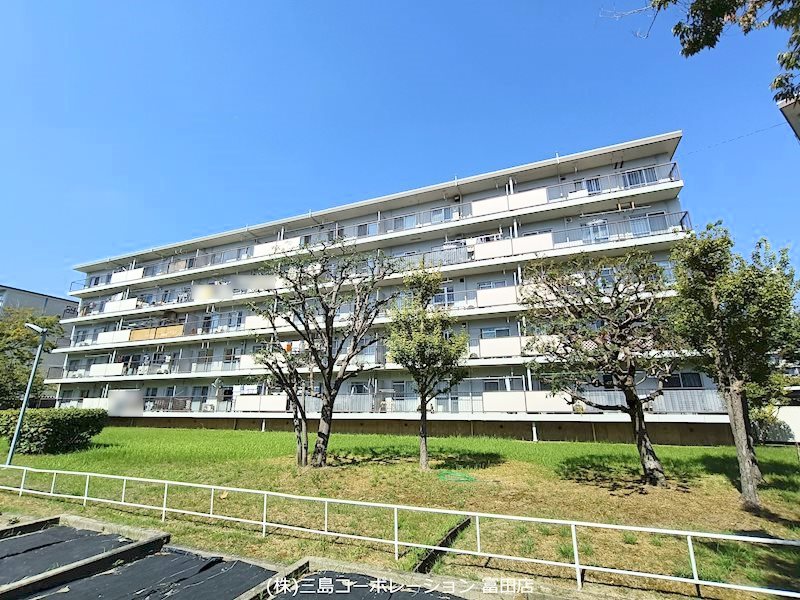 南向き、最上階につき眺望・陽当たり良好 浴室・全居室、LDK、トイレに窓があるので通風良好 富田第二住宅75号棟 その他