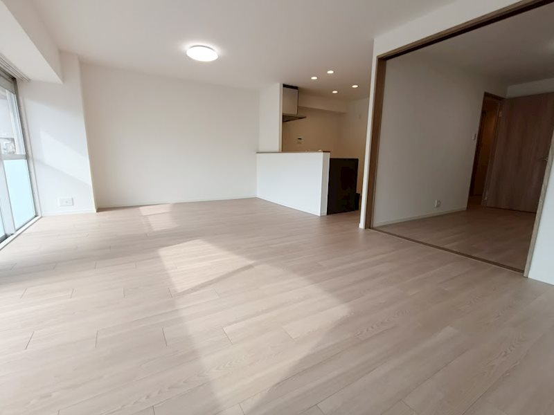 隣の約6.0帖の洋室の扉を開けることでリビングを更に広く使っていただけます! さんくれーる茨木C棟 その他