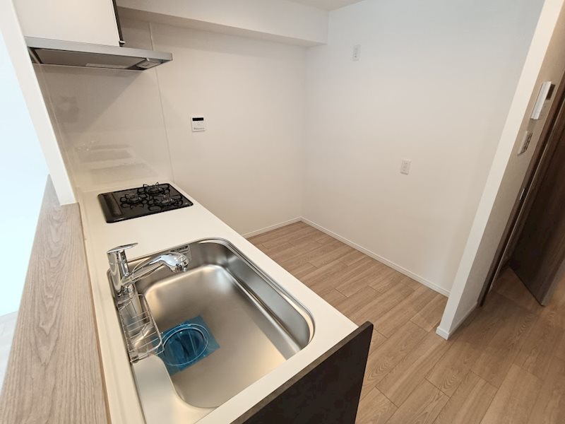 キッチン裏には、冷蔵庫・カップボード等を置くことができます! さんくれーる茨木C棟 その他