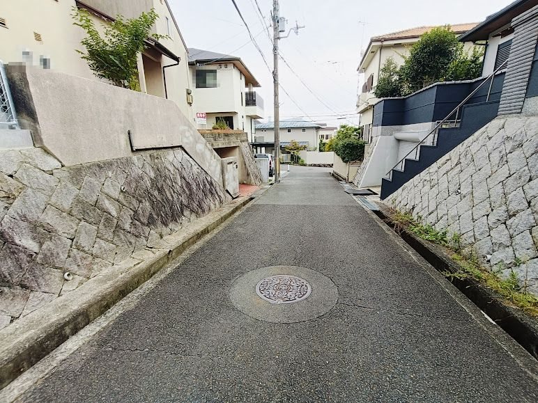 茨木市南春日丘3丁目　売土地 　 現地写真（前面道路含む現地写真）