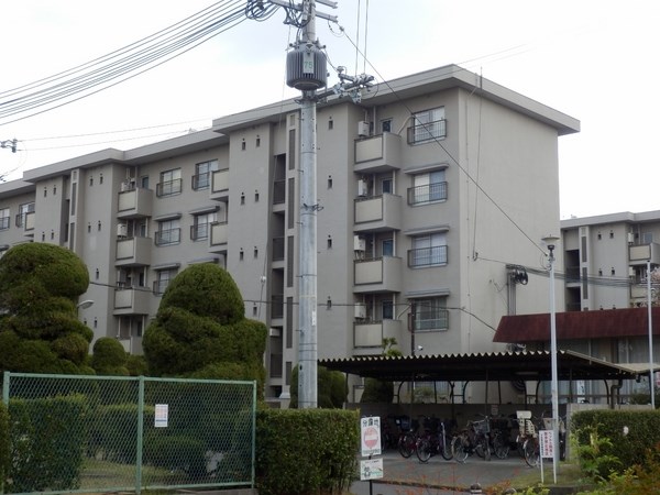 高槻下田部住宅A32棟 外観写真